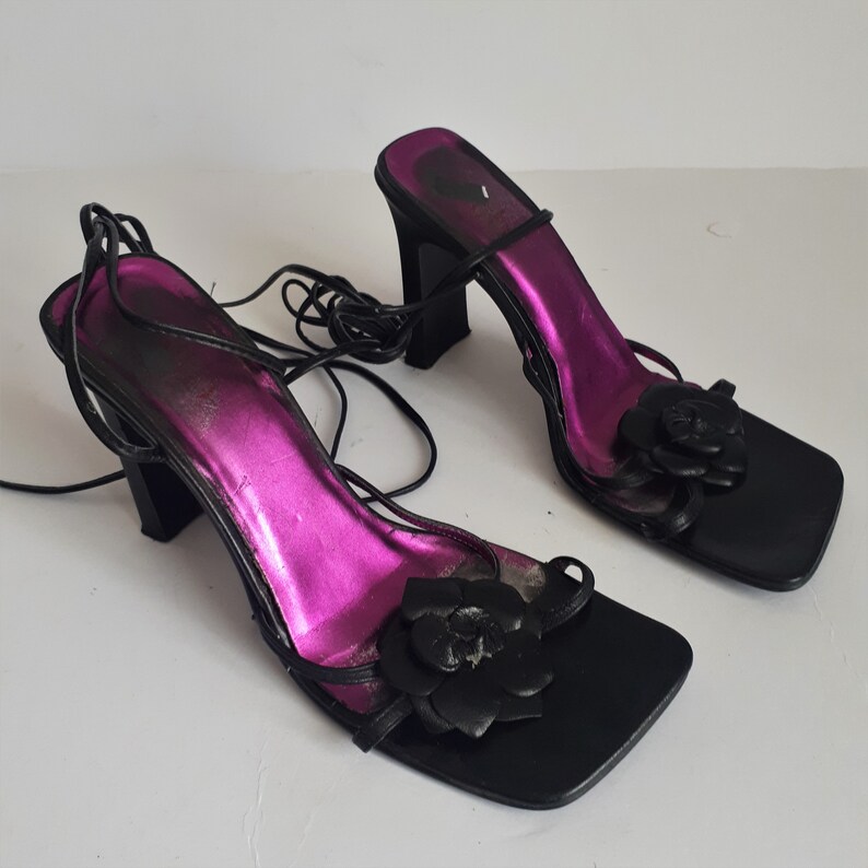square toe heels 90s