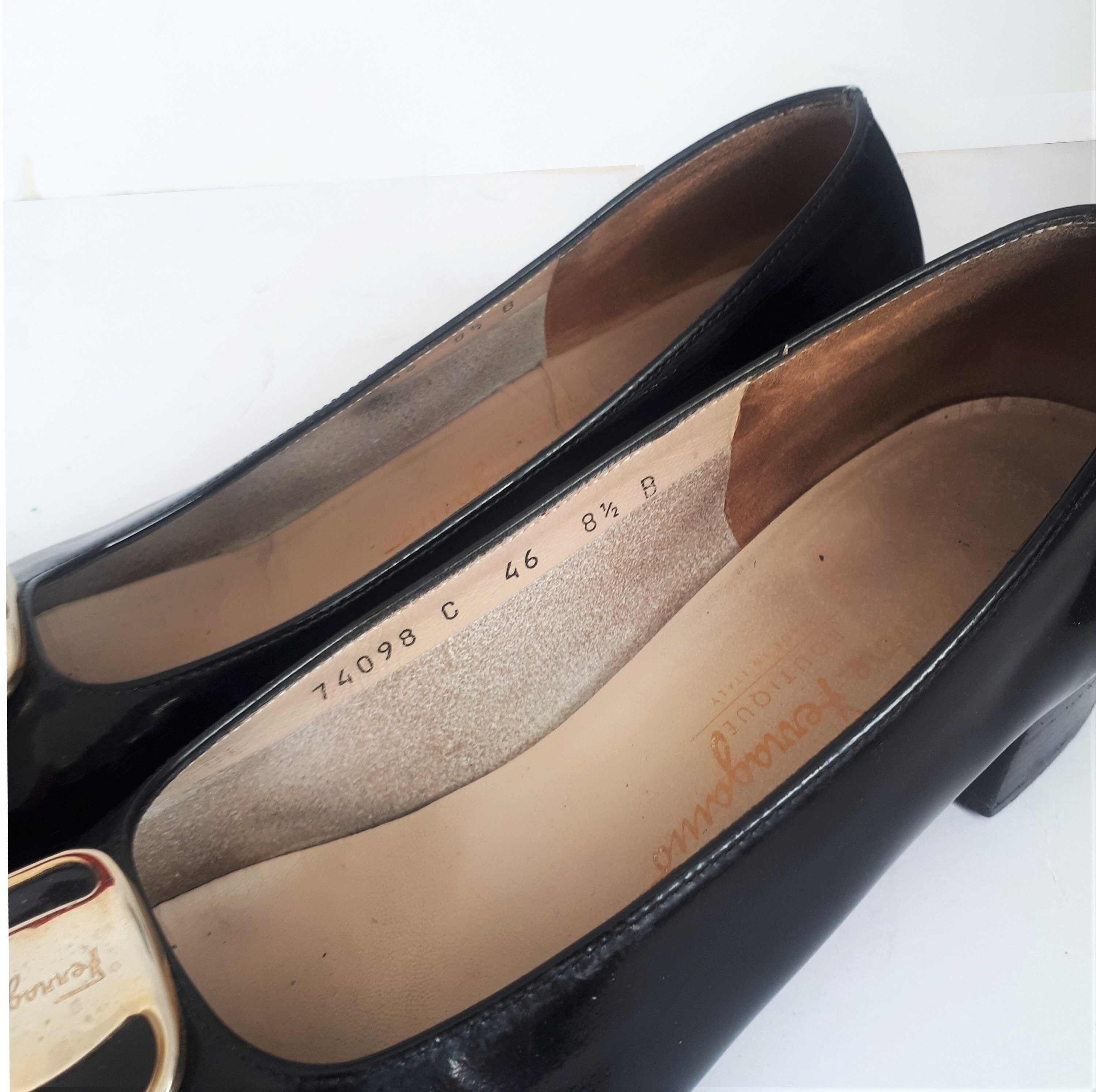 salvatore ferragamo vara heels