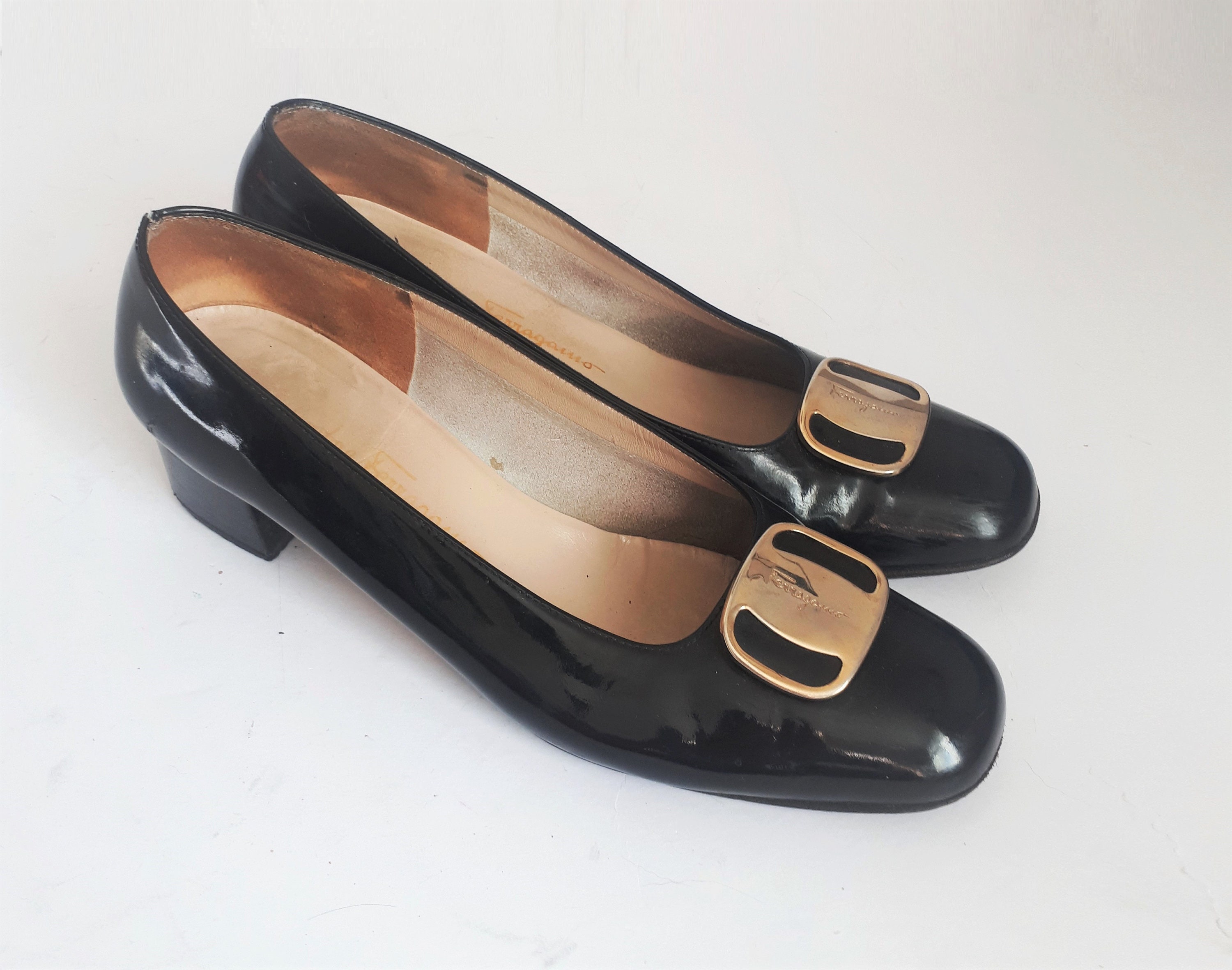 salvatore ferragamo vara heels