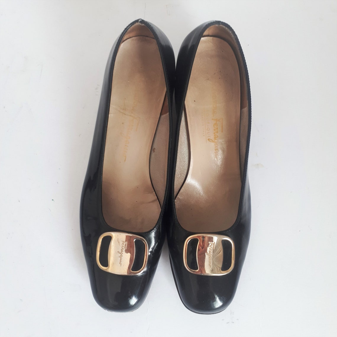 salvatore ferragamo vara heels