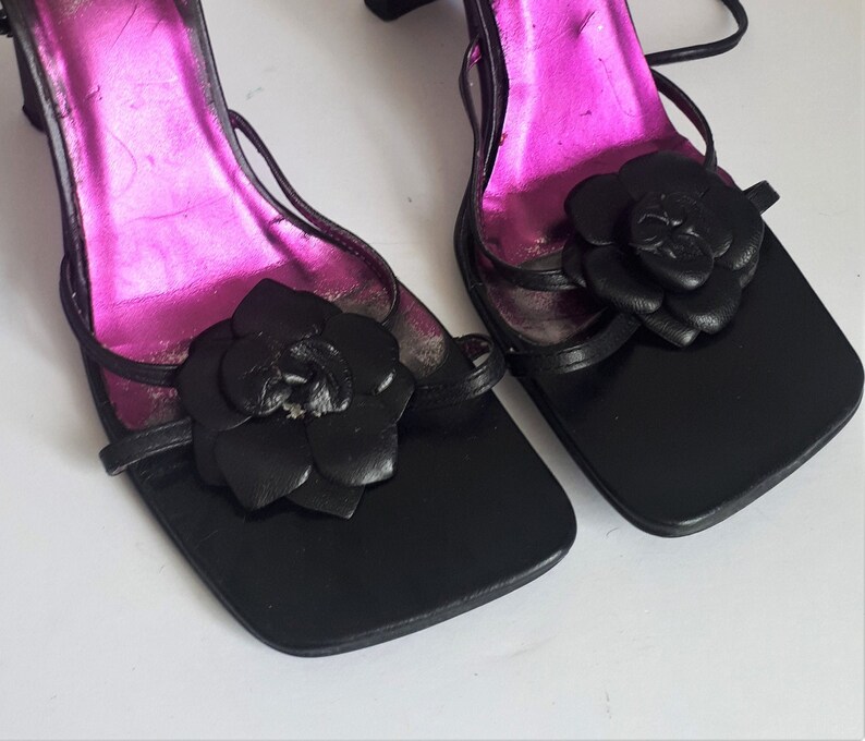 square toe heels 90s
