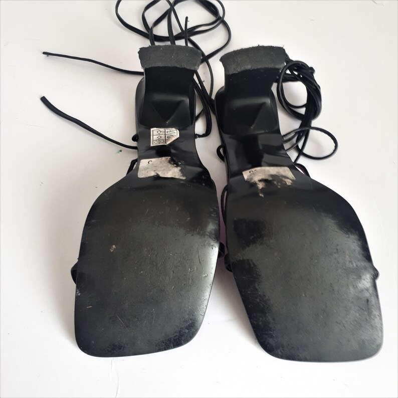 square toe heels 90s