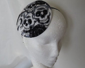 Skulls Day of the Dead Skull Cocktail Percher Fascinator Mini Headpiece White Grey and Black - Gothic Halloween Wedding - Ready Made