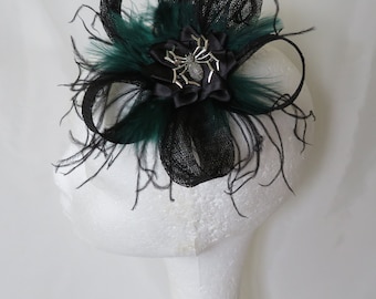 Black and Bottle Green Spider Clip - Sinamay Feather Gothic Spooky Goth Halloween Wedding Mini Fascinator Hair Clip  - Made to Order