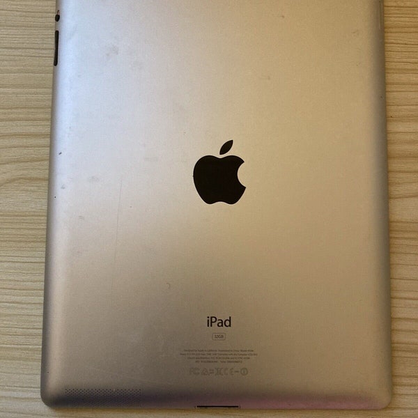 Apple 32gb ipad 2 - faulty , cracked screen & no charger