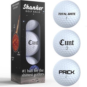 Könnte beinhalten: Eine Schachtel "Shanker" Golfbälle mit dem Text "#1 ball for the shittest golfers." Die Schachtel enthält drei Golfbälle mit dem Wort "Cunt" aufgedruckt. Drei zusätzliche Golfbälle werden mit den Wörtern "TOTAL SHITE," "Cunt" und "PRICK" angezeigt.