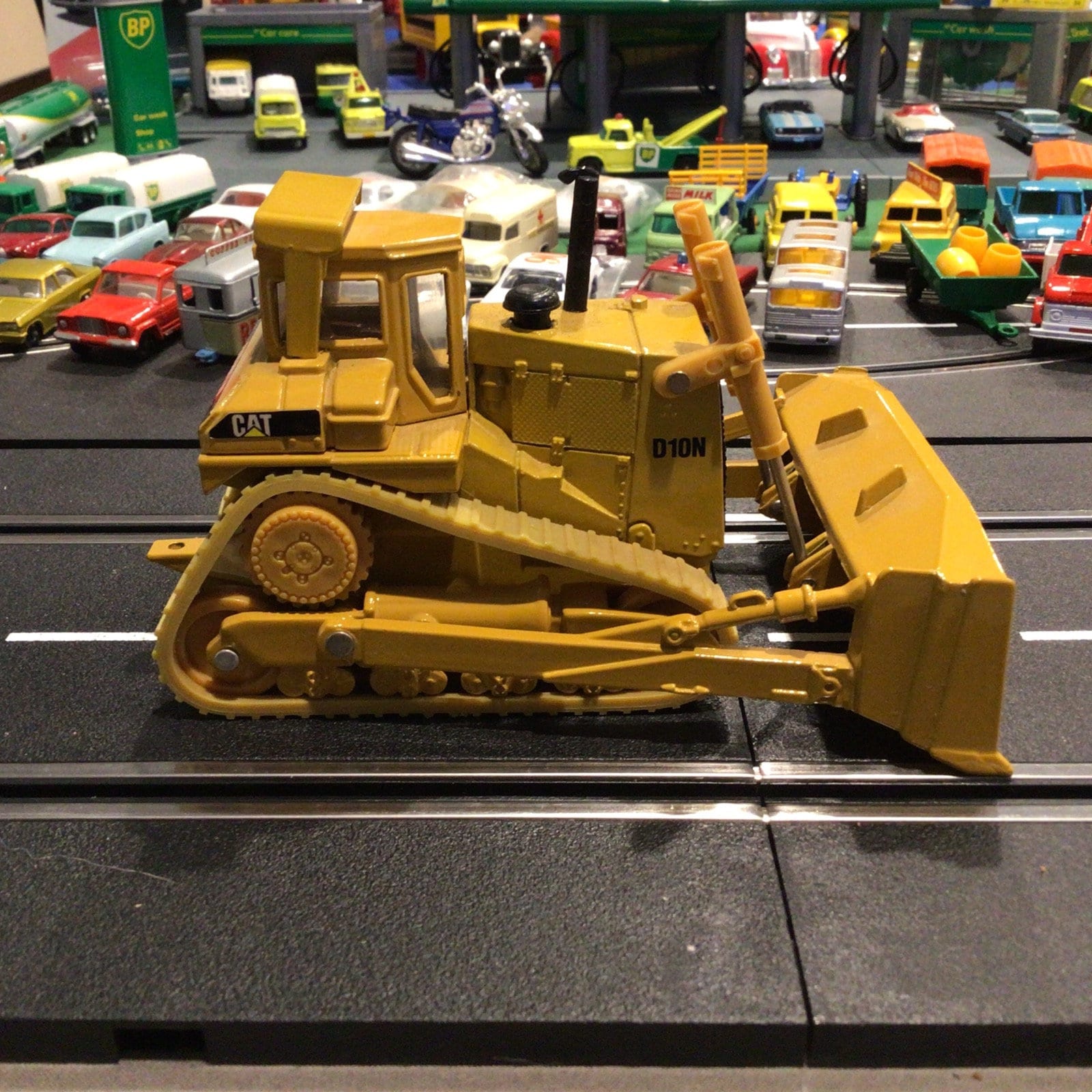 Norscot ERTL Diecast 1/50 Scale CAT D10N Track Type Tractor