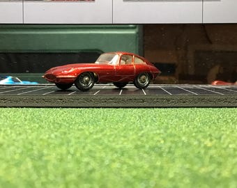 Lesney Jaguar Type E No 32 rouge moulée sous pression à l'échelle 1/64