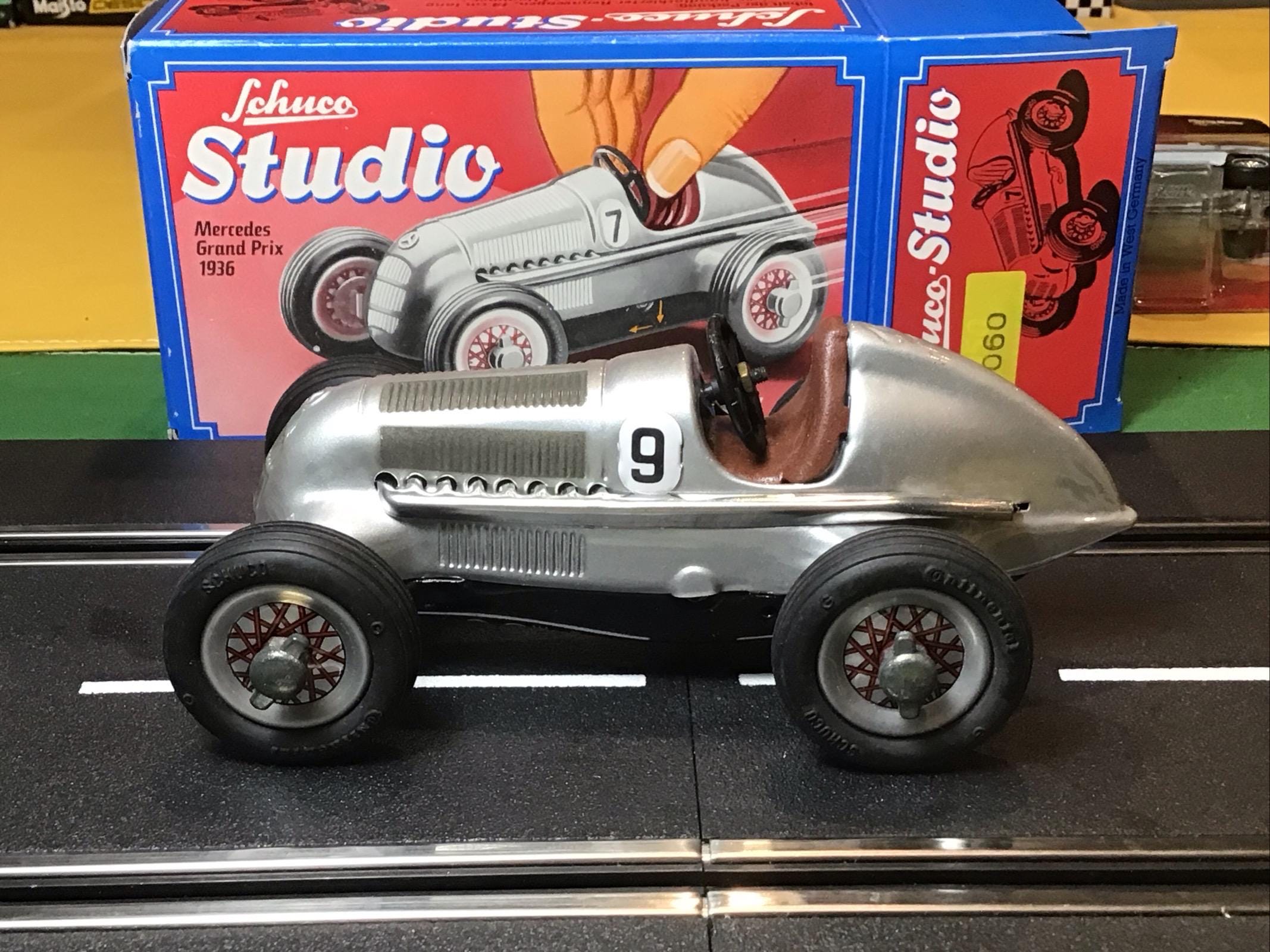 Schuco Studio 1050 1936 Mercedes Grand Prix metal toy - l
