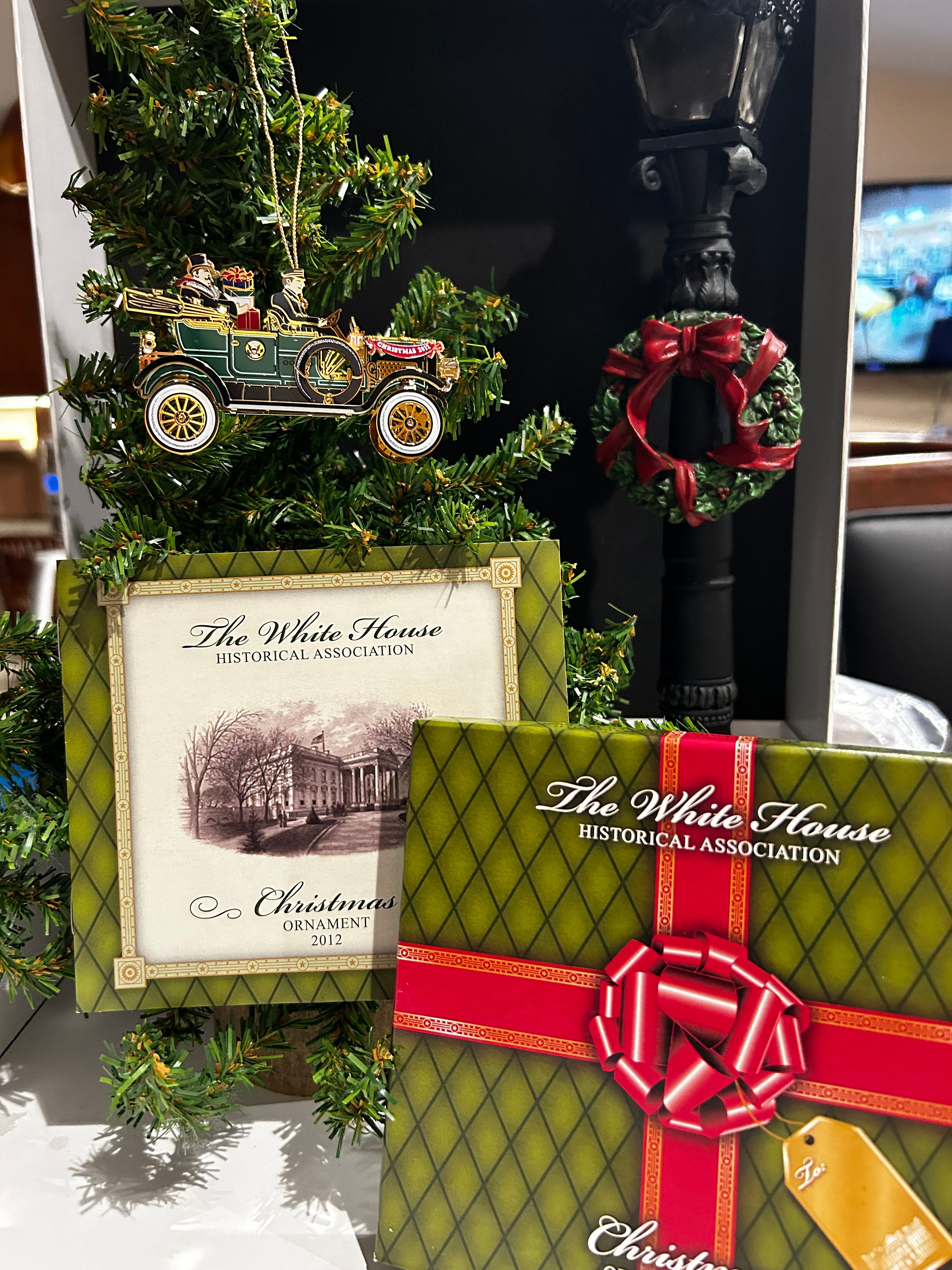 White House Historical Association 2012 Christmas Ornament, Pres