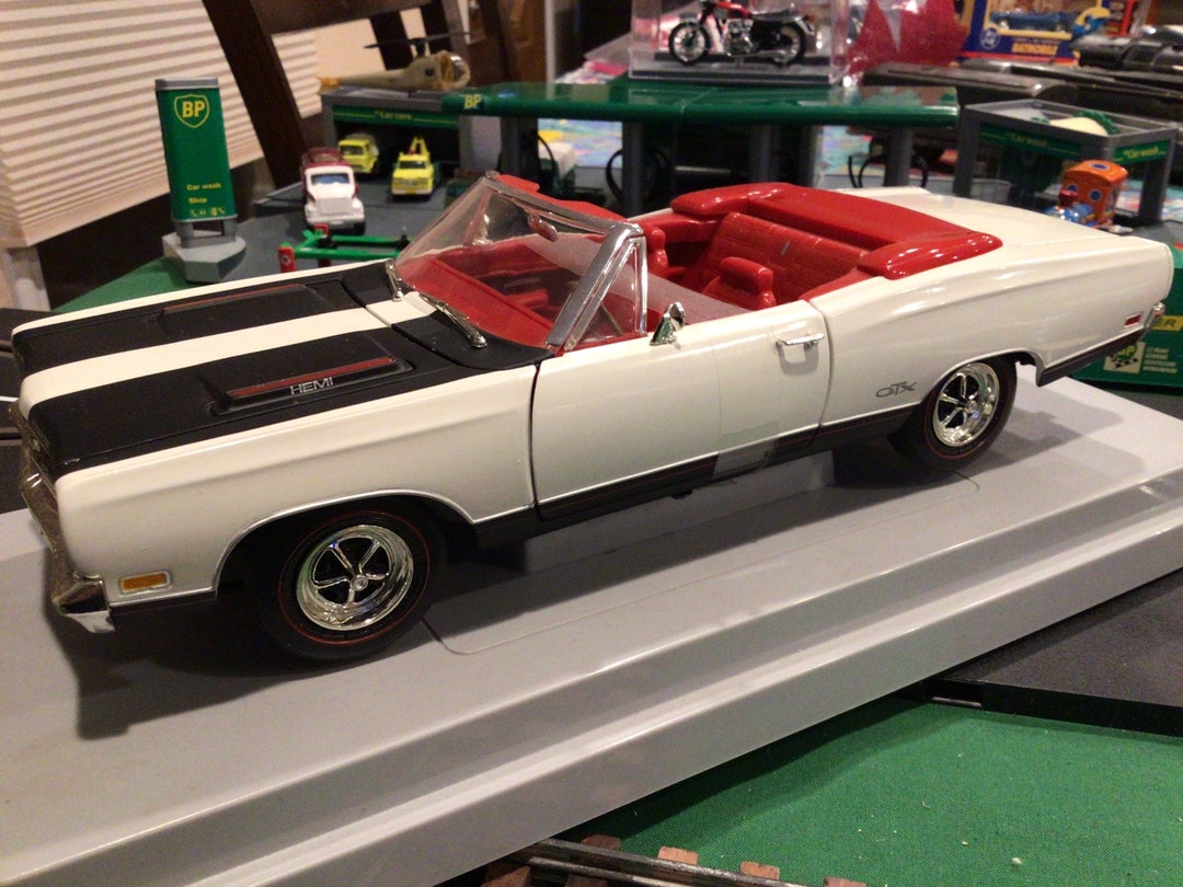 ERTL American Muscle 1969 Plymouth GTX Convertible 118 Die Etsy