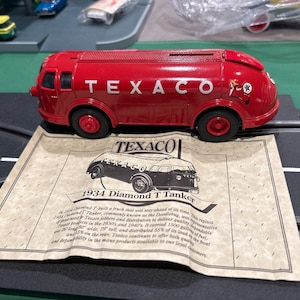 ERTL Texaco 1934 Diamond T Tanker Bank