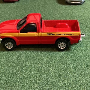 Maisto 1/64 Red Ford F-350 Super Duty Tonka Tractor Supply Delivery Pick Up Truck