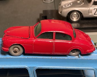 Lesney Jaguar rouge 3,4 litres à l'échelle 1/64 Collection 1-75