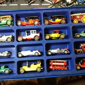 Matchbox Lesney Models of Yesteryear Display Carrying Case with 12 Vehicles.