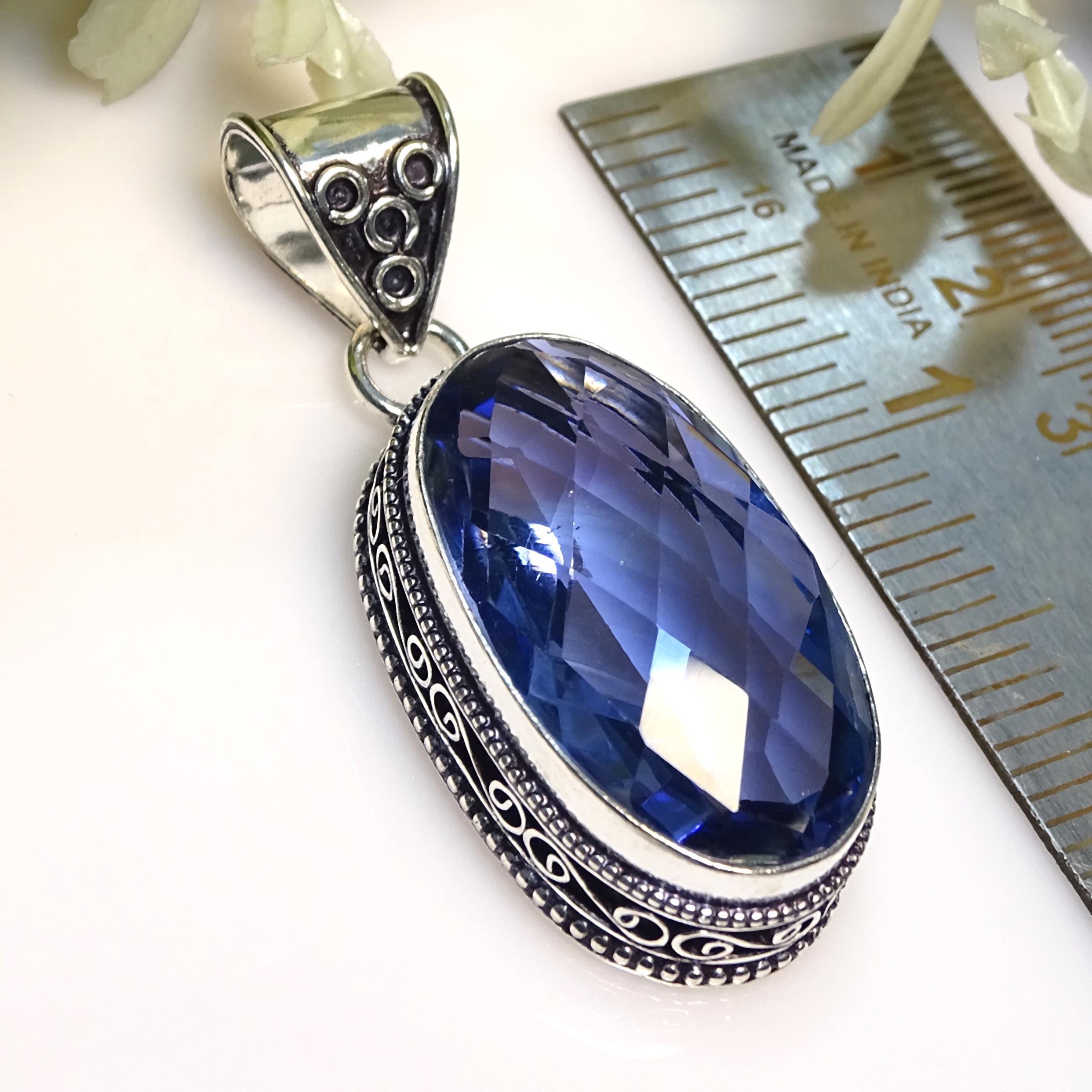 Pendentif Vintage Iolite - Pierre Bleue Ovale, Fait Main, Plaqué Argent - Neuf