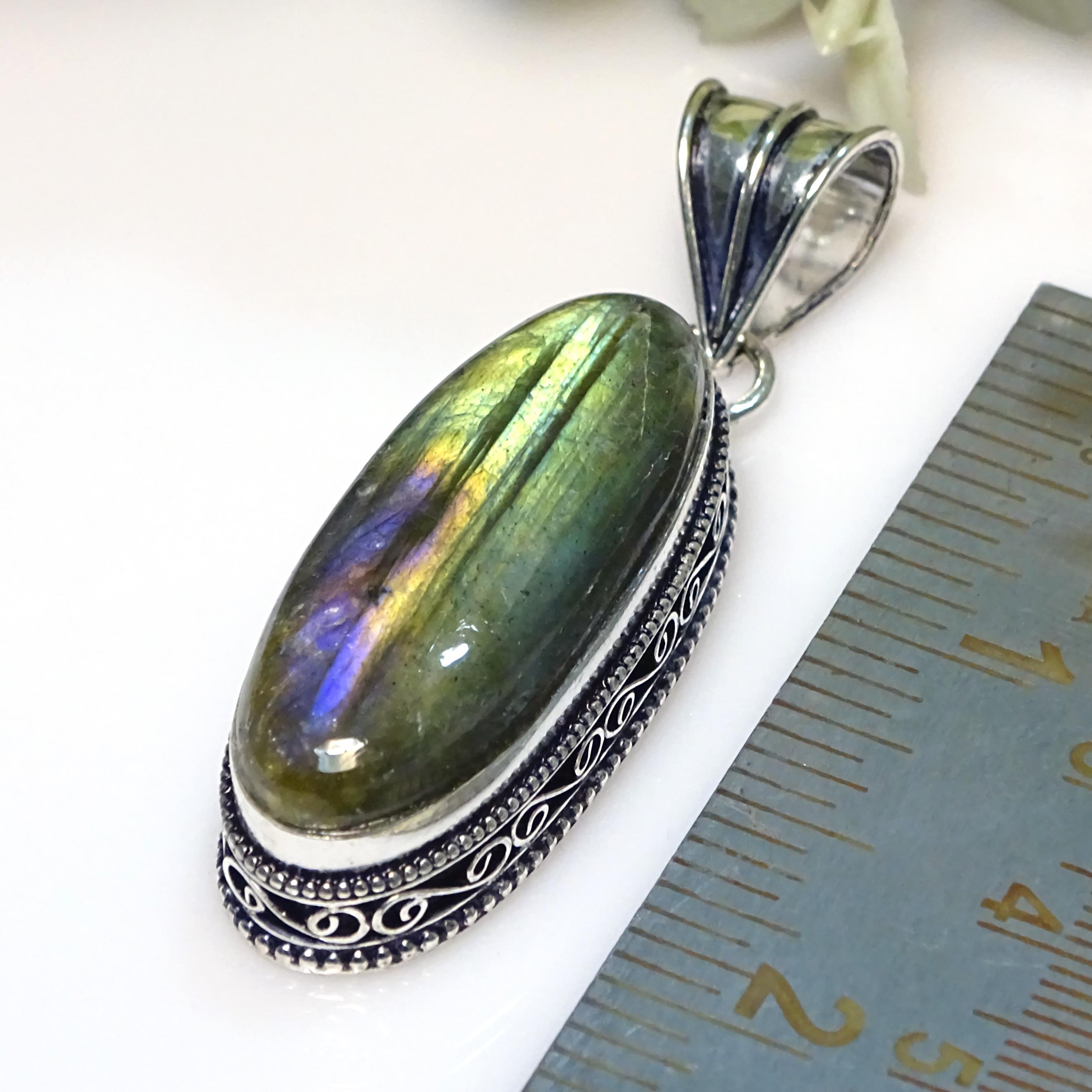 Ciondolo labradorite viola Ciondolo in argento 925 Ciondolo in pietra preziosa labradorite pera Ciondolo viola fuoco Labradorite Gioielli Regalo di anniversario - Italia Ciondolo labradorite viola Ciondolo in argento 925 Ciondolo in pietra preziosa labradorite pera Ciondolo viola fuoco Labradorite Gioielli Regalo di anniversario - Italia