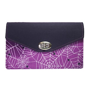 Handmade Geldbörse mit Klappe Portemonnaie Spinnennetz Spider Web lila Handarbeit Einzelstück GB10