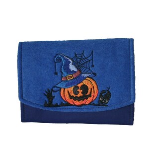 Handmade Geldbörse mit Klappe Portemonnaie blau Stickmotiv „Halloween Kürbis“ Handarbeit Einzelstück GB17