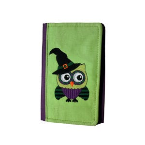 Handmade Geldbörse mit Klappe Portemonnaie Brieftasche Lila Grün Stickmotiv „Halloween Eule“ Einzelstück Handarbeit GB16