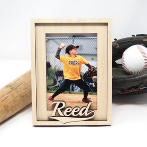 Marco de fotos de béisbol / Marco de softbol personalizado / 4x6, 5x7, retrato o paisaje / Marco de fotos de madera