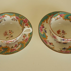 Zwei seltene Porzellan Tee Tassen von Mitte 18.Jh. T.C. Braun Westhead, Staffordshire