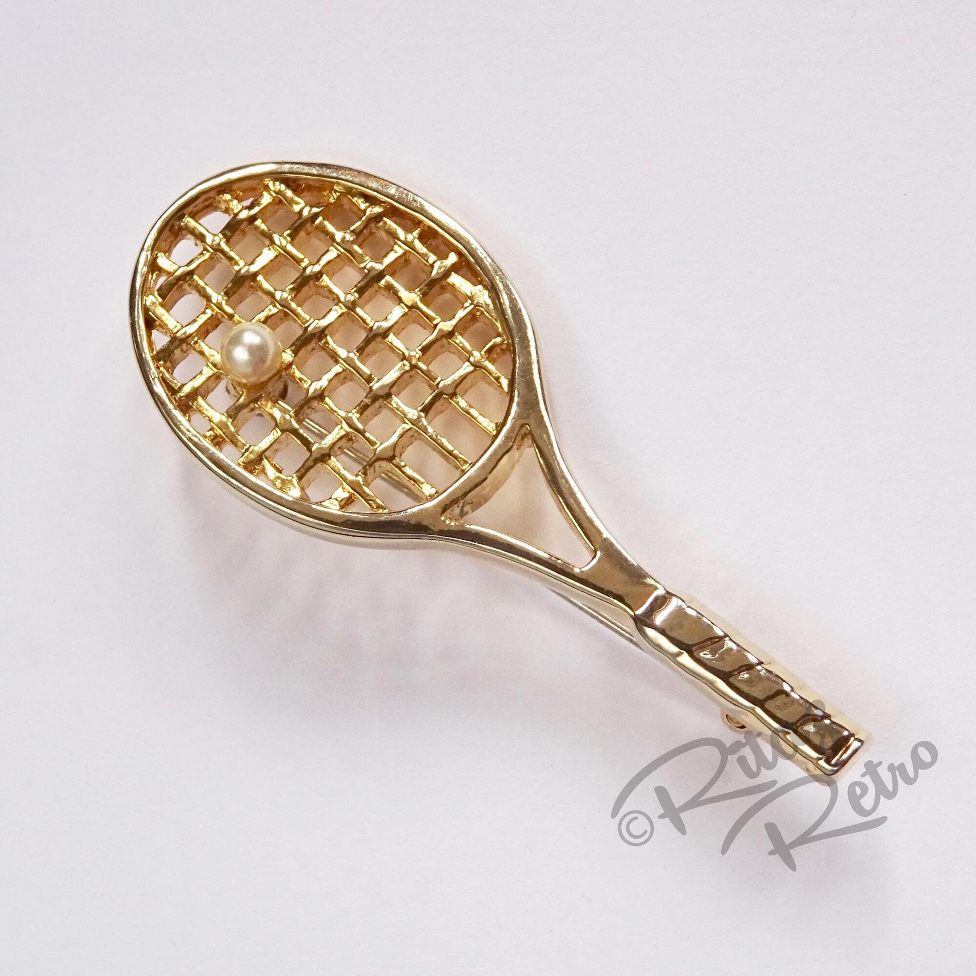 Broche Ancienne UBIO Sport - Thème Tennis Raquette & Huilier - Plaqué Or & Agate - Occasion