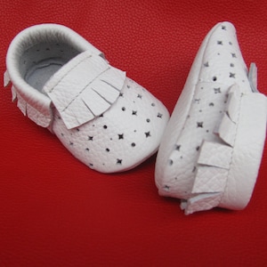 White Baby Moccasins, Baby Girl Moccs, Baby Boy Moccas,Leather Kids Shoes,Toddler Moccasins,Perforated Moccasins,Soft Sole Baby ShoesUnisex