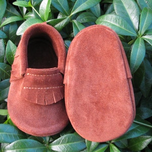 Brown Baby Moccasins. Kids moccasins. Leather baby moccasins.Peter Pan Shoes.Robin Hood moccs.Baby Girl Boy Moccasins.Sizes 0m-3m,6m-18m,4t image 2