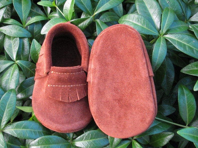 Brown Baby Moccasins. Kids moccasins. Leather baby moccasins.Peter Pan Shoes.Robin Hood moccs.Baby Girl Boy Moccasins.Sizes 0m-3m,6m-18m,4t image 2