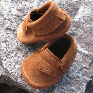 Brown Baby Moccasins. Kids moccasins. Leather baby moccasins.Peter Pan Shoes.Robin Hood moccs.Baby Girl Boy Moccasins.Sizes 0m-3m,6m-18m,4t image 1