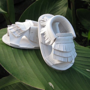 Baby Leather sandals.White Sandals.White Boy baby moccasins.Girl sandals.Baby Gladiators.