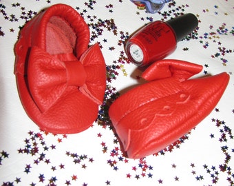 Mocasines rojos para bebés.Mocasines para niñas con lazo de bebé.Zapatos para bebés.Suela suave para niños pequeños.Mocasines para bebés.Zapatos de cuna.Mocasines para niños pequeños.Moccs para bebés de Navidad.