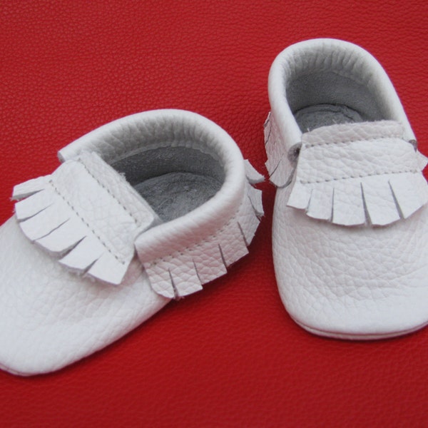 White Baby Moccasins. Kids moccasins.  Leather baby moccasins. Infant moccasins.Baby Girl Moccasins.Baby Boy Moccasins.Baptism shoes.Newborn