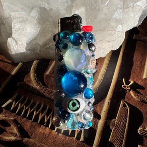 Ethereal Aquarius Zodiac Lighter – Blue Hues, Quartz, Kyanite & Oceanic Accents