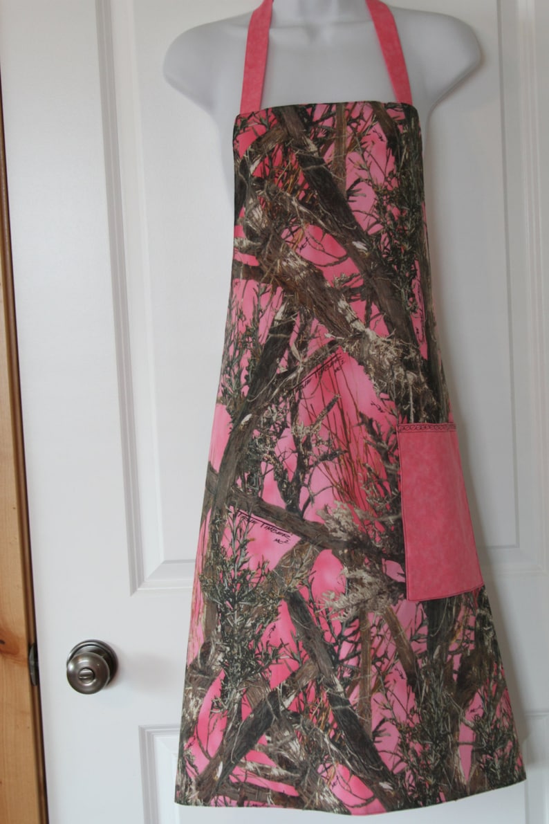 BBQ apron Reversable Pink Camo Apron Cobbler