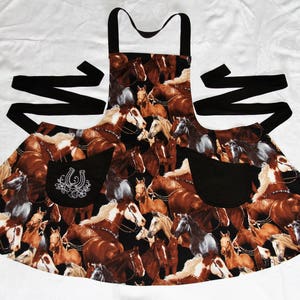Womens Ladies Horse Patterned Apron w/Embroidered Horse Shoe