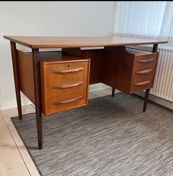 Mid Century Teak Desk with (6) Drawers