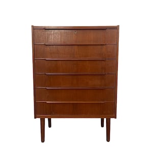 Mid-Century Danish Teak dresser with (6) drawers
