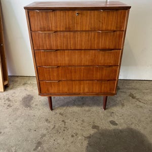 Mid-Century Danish Teak Dresser 1960&#39;s