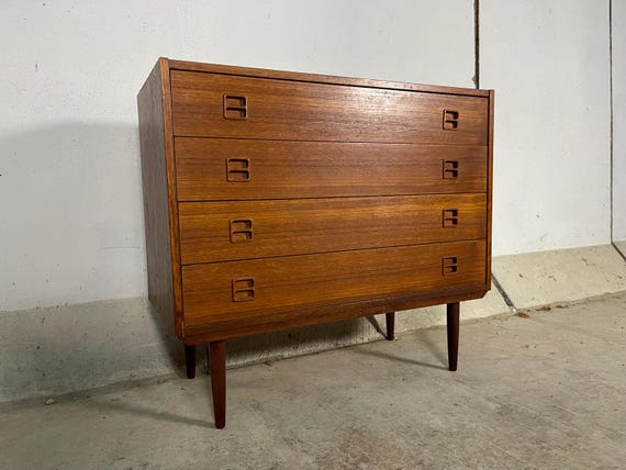 Mid Century Teak dresser with (4) drawers