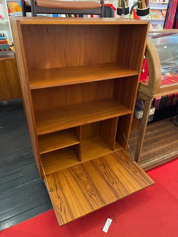 Mid century Teak Bookcase with bottom cabinet on the bottom