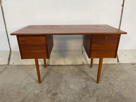 Mid Century Teak Desk with (6) drawers