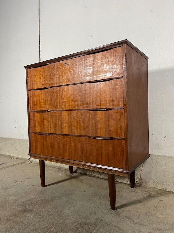 Mid Century Teak Dresser wit (4) drawers