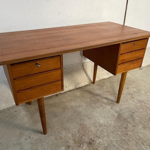Mid Century teak Desk with (6) drawers