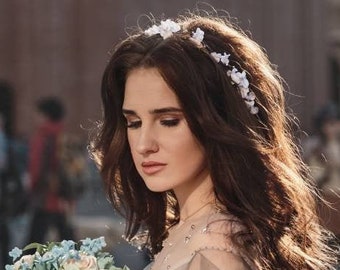 Bridal crown, White crown, crown with flowers, simple crown, hair accessories, wedding accessories, crown with flowers