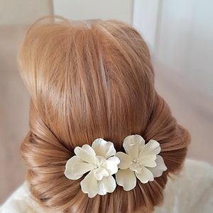 Bridal Hairpin Set with Handmade White Flowers – Elegant Hair Accessories