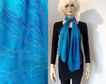 Turquoise viscose sjaal met kleurrijke stiksels, handgeverfd en handgemaakt in Nederland, hippie chic, leuk kadootje, gratis verzending