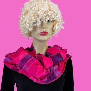 Lange viscose sjaal: fuchsia cyclaam roze paars ,patchwork, handgeverfd + handgemaakt in Nederland door Liz & Joe,  arty hippie chic
