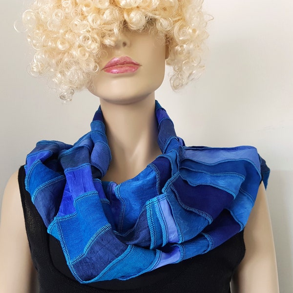 Liz & Joe silk scarf, with a few linen strips, patchwork sjaals, kobalt blue, light blue, different kinds of silk, handmade, handdyed